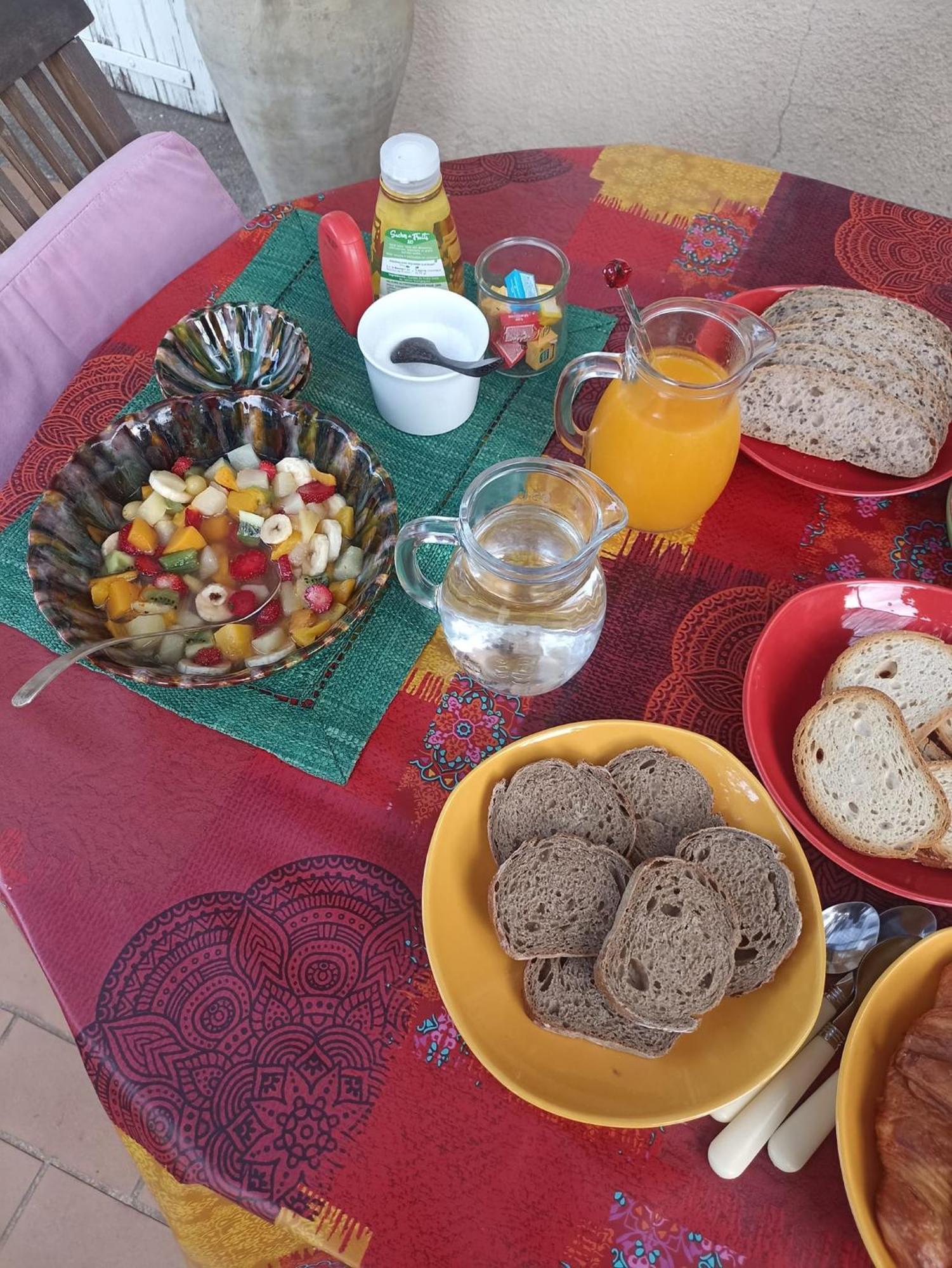 Bed and Breakfast Le Fer En Ceze Sabran Exterior foto